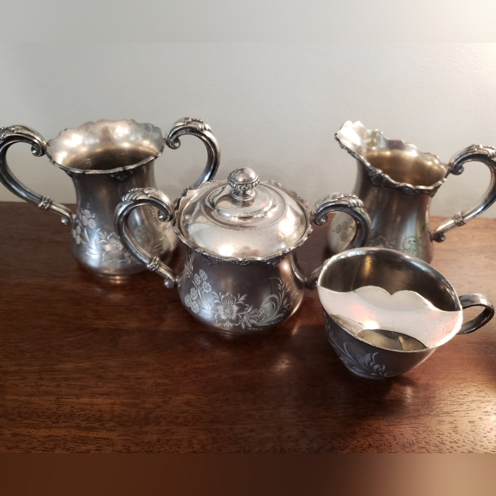 Vintage Floral Engraved 4 Piece Set - Picture 2 of 16